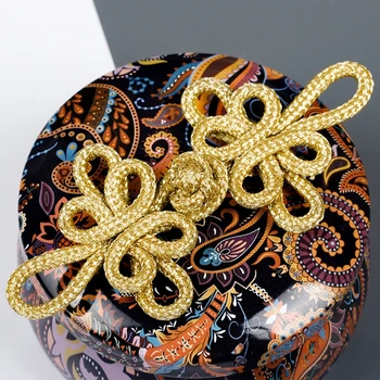 Закопчалката на копчета и възли от златна тел китайски стил Чонсам за националната дрехи ръчна изработка, Ръчно изработени